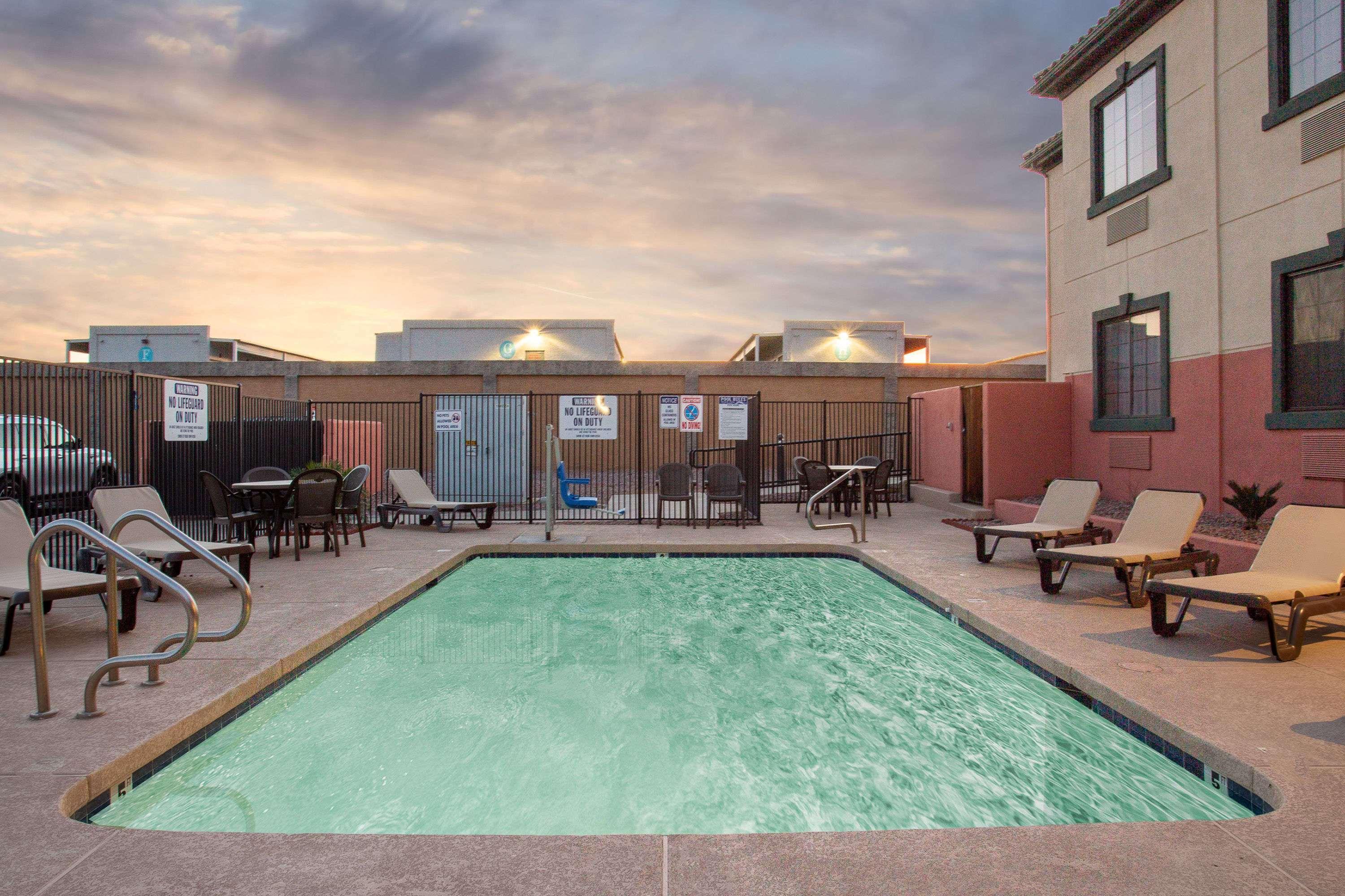 Baymont By Wyndham I-10 Near 51st Ave Hotel